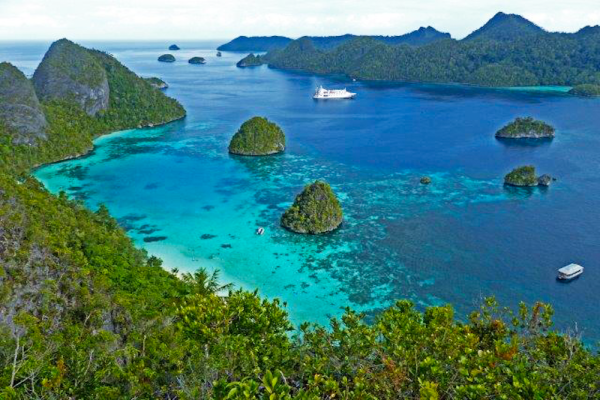 19 Day Raja Ampat & Spice Islands Expedition Cruise