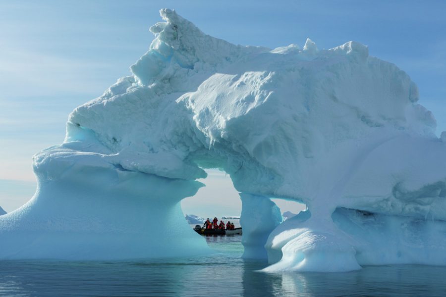 Antarctic-Circle-Antarctica-HGR-153524_1920-Photo_Yuri_Matisse_Choufour