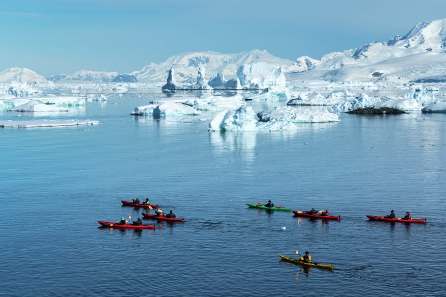 Antarctic-Circle-Antarctica-HGR-153526_1920-Photo_Yuri_Matisse_Choufour