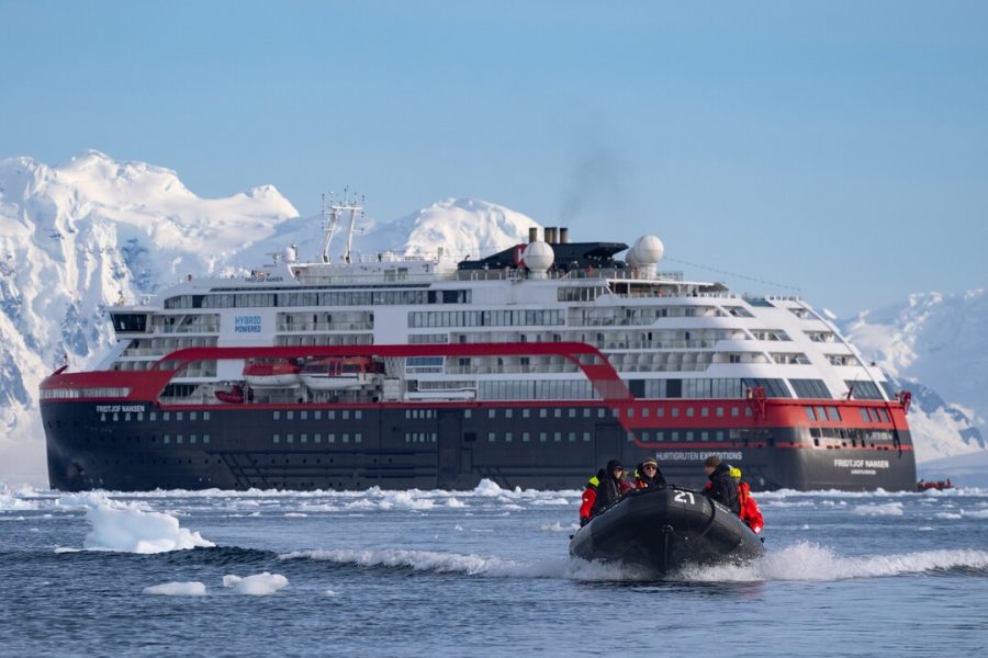 Antarctica_Wilhelmina_Bay_HGR_167102_1080_Photo_Espen_Mills