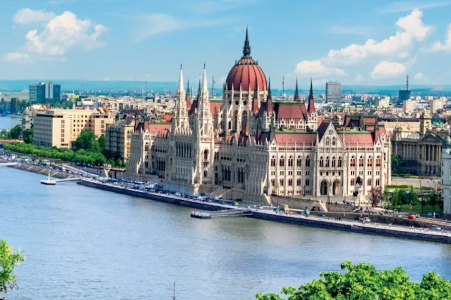 Blue Danube to the Black Sea hongrie-danube-budapest-lit-slider-hp-0220-mistervlad copy