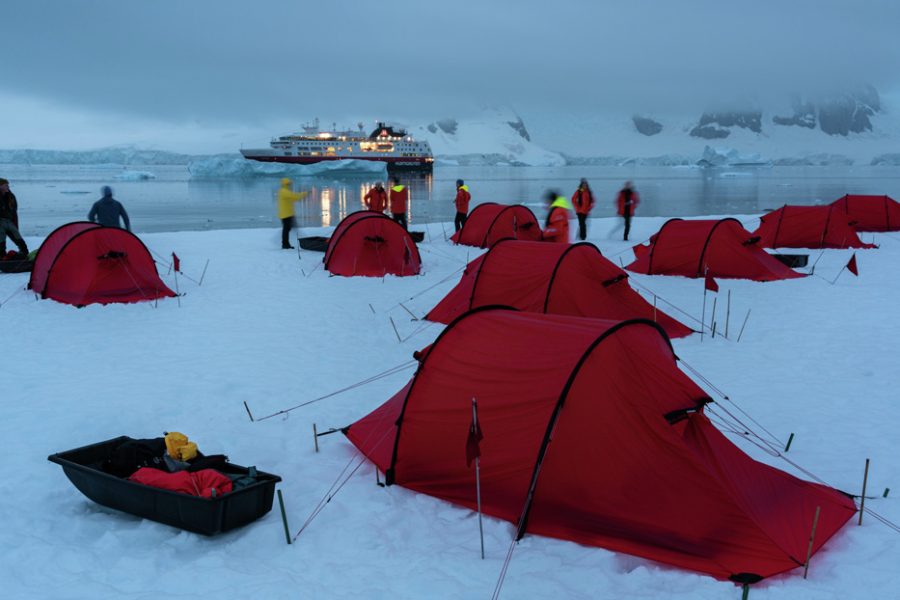 Rongé-Island-Antarctica-HGR-153509_1920-Photo_Yuri_Matisse_Choufour