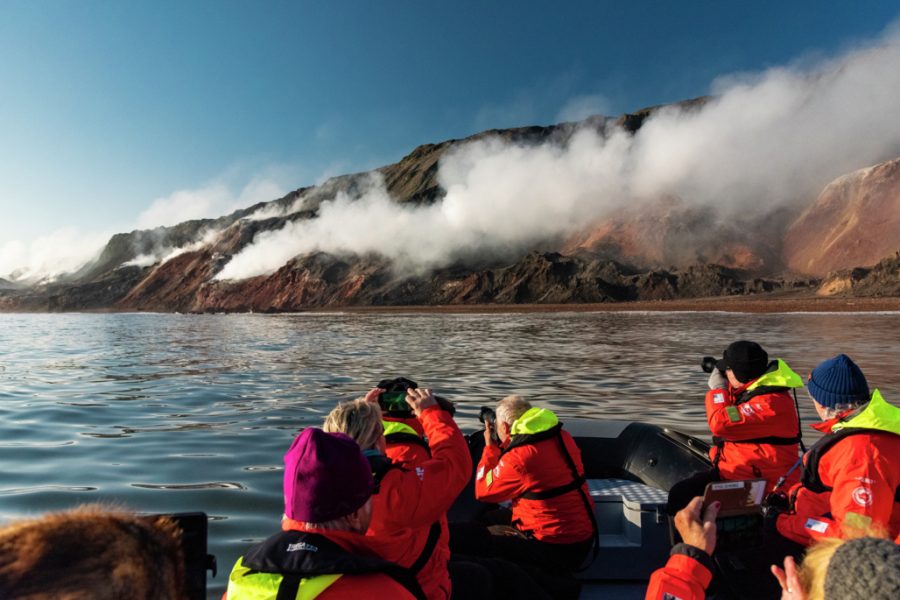 Tender_boat_cruising_Smoking_Hills_NWP_Canada_HGR_139001_1080_Photo_Karsten_Bidstrup